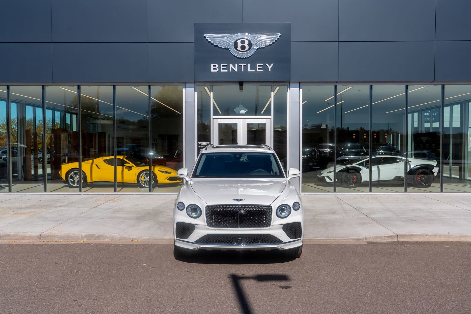 Used 2025 Bentley Bentayga image 3