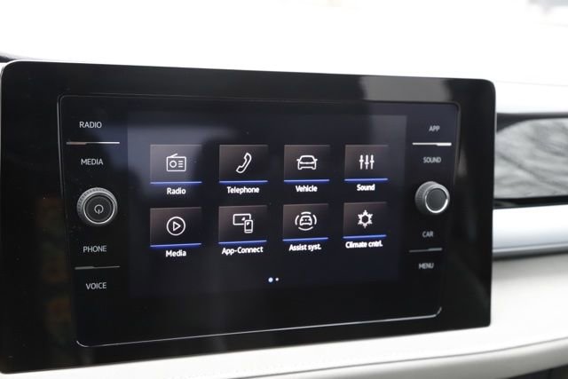 Used 2025 Volkswagen Taos SE w/ Panoramic Sunroof Package image 24