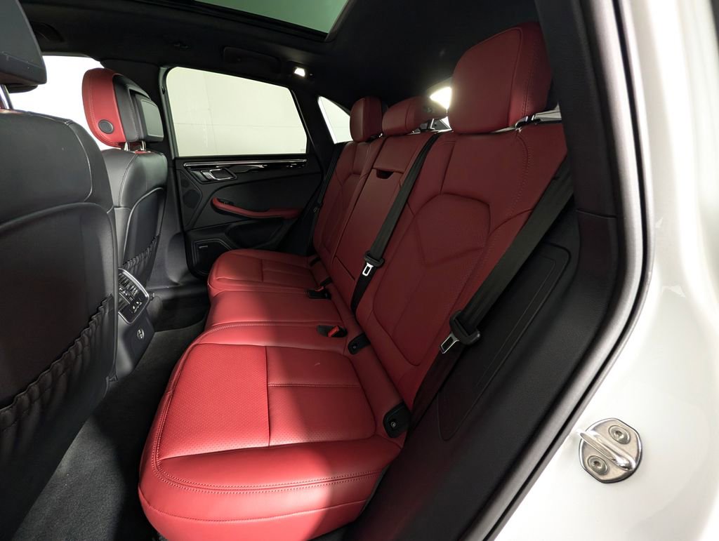 New 2026 Porsche Macan image 25