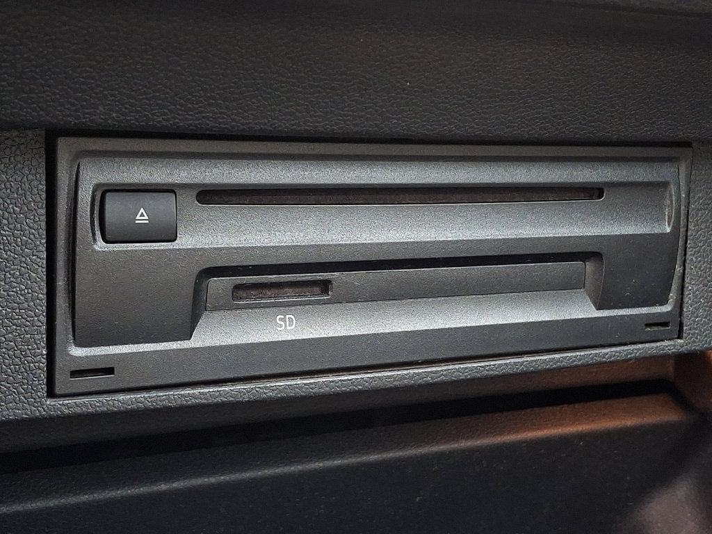 Used 2018 Volkswagen Tiguan SE w/ Front Fog Lights Package image 29