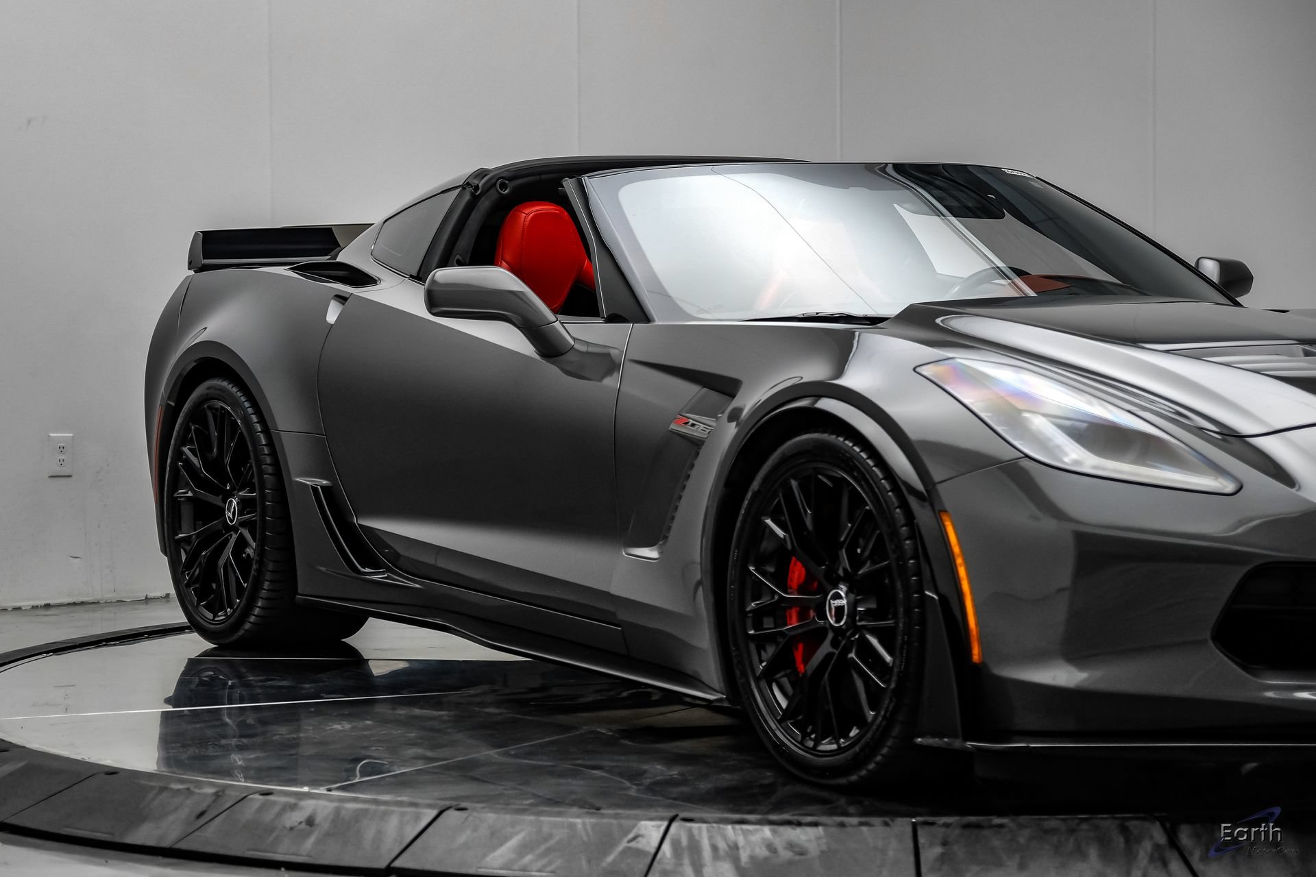 Used 2015 Chevrolet Corvette Z06 w/ 3LZ Preferred Equipment Group RWD image 32