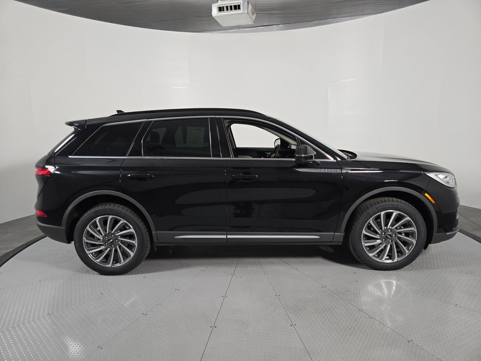 New 2026 Lincoln Corsair Reserve FWD image 3