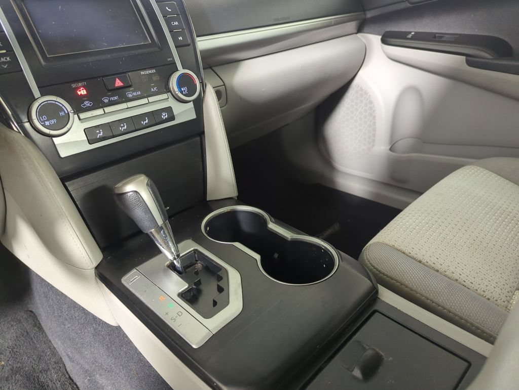 Used 2012 Toyota Camry LE FWD image 18