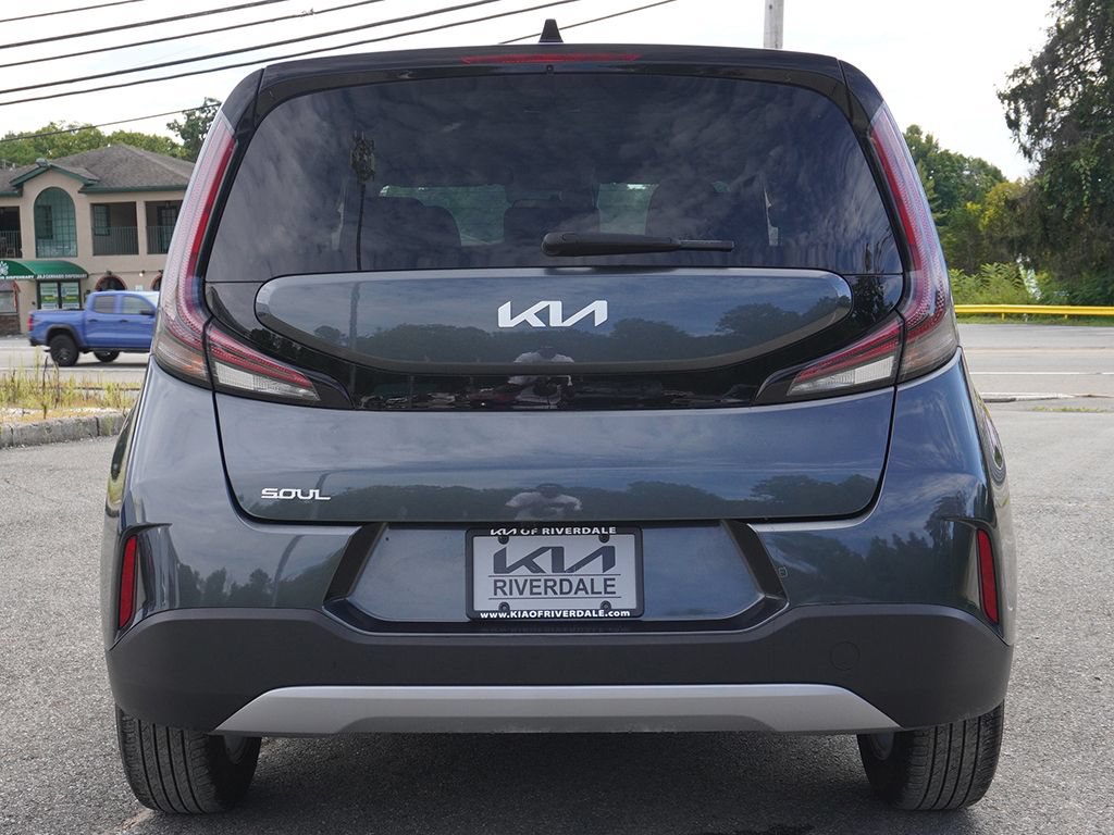 Used 2025 Kia Soul LX w/ LX Technology Package FWD image 7