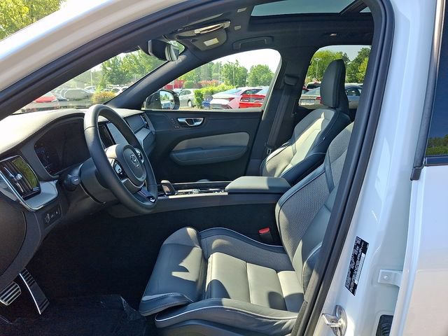 Used 2022 Volvo XC60 T8 R-Design w/ Advanced Package AWD/4WD image 16