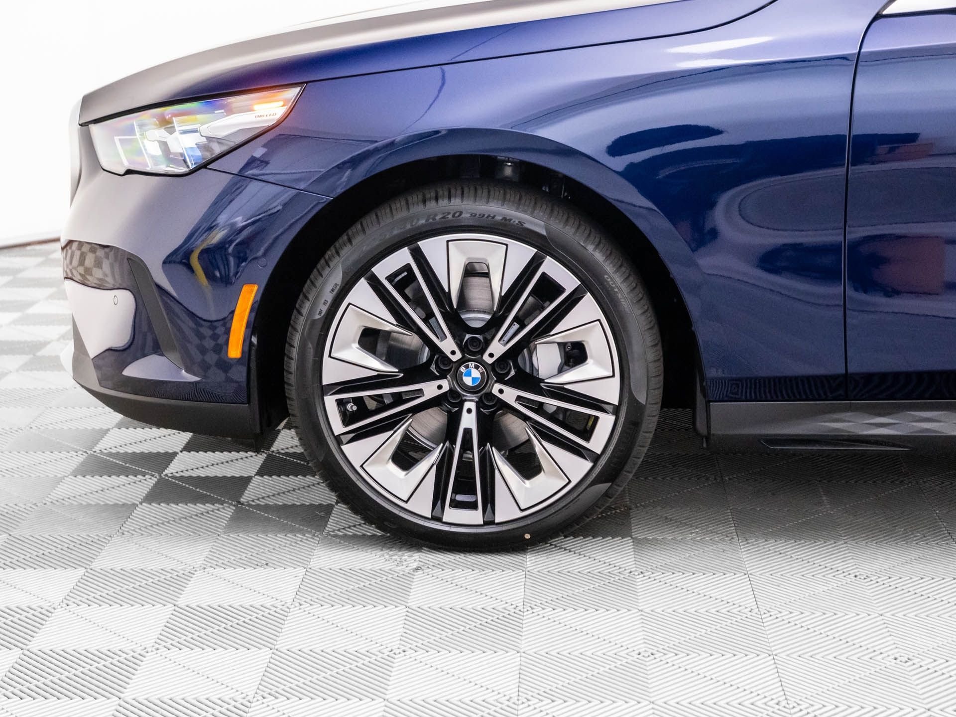 New 2026 BMW 530i xDrive AWD/4WD image 34