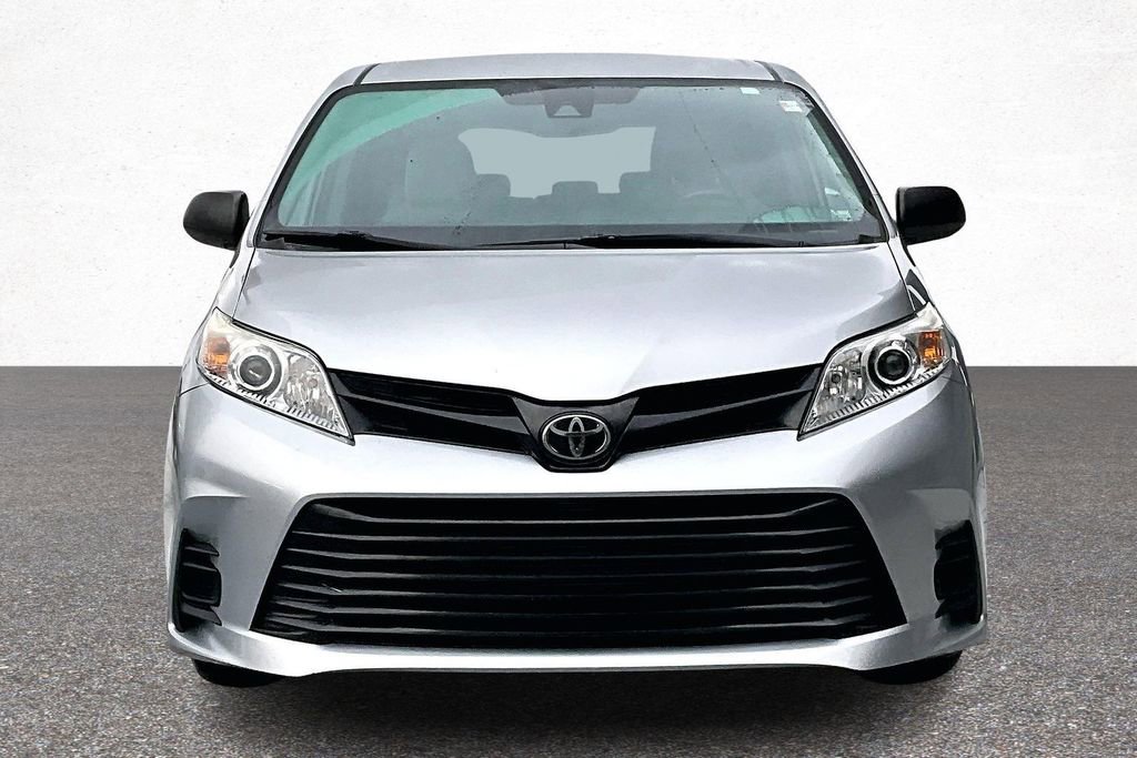 Used 2019 Toyota Sienna L image 3