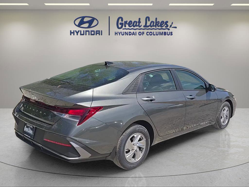 New 2026 Hyundai Elantra SE FWD image 7
