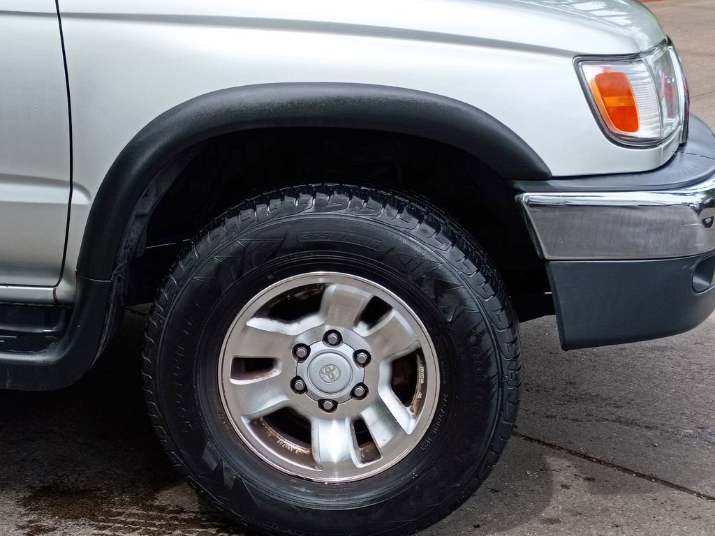 Used 2000 Toyota 4Runner SR5 AWD/4WD image 2