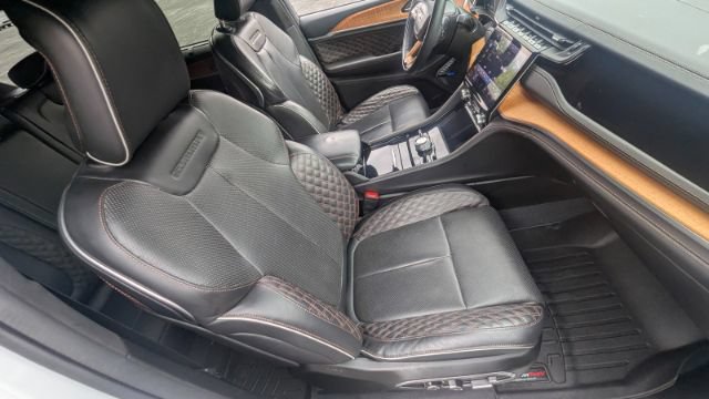Used 2023 Jeep Grand Cherokee Summit AWD/4WD image 18