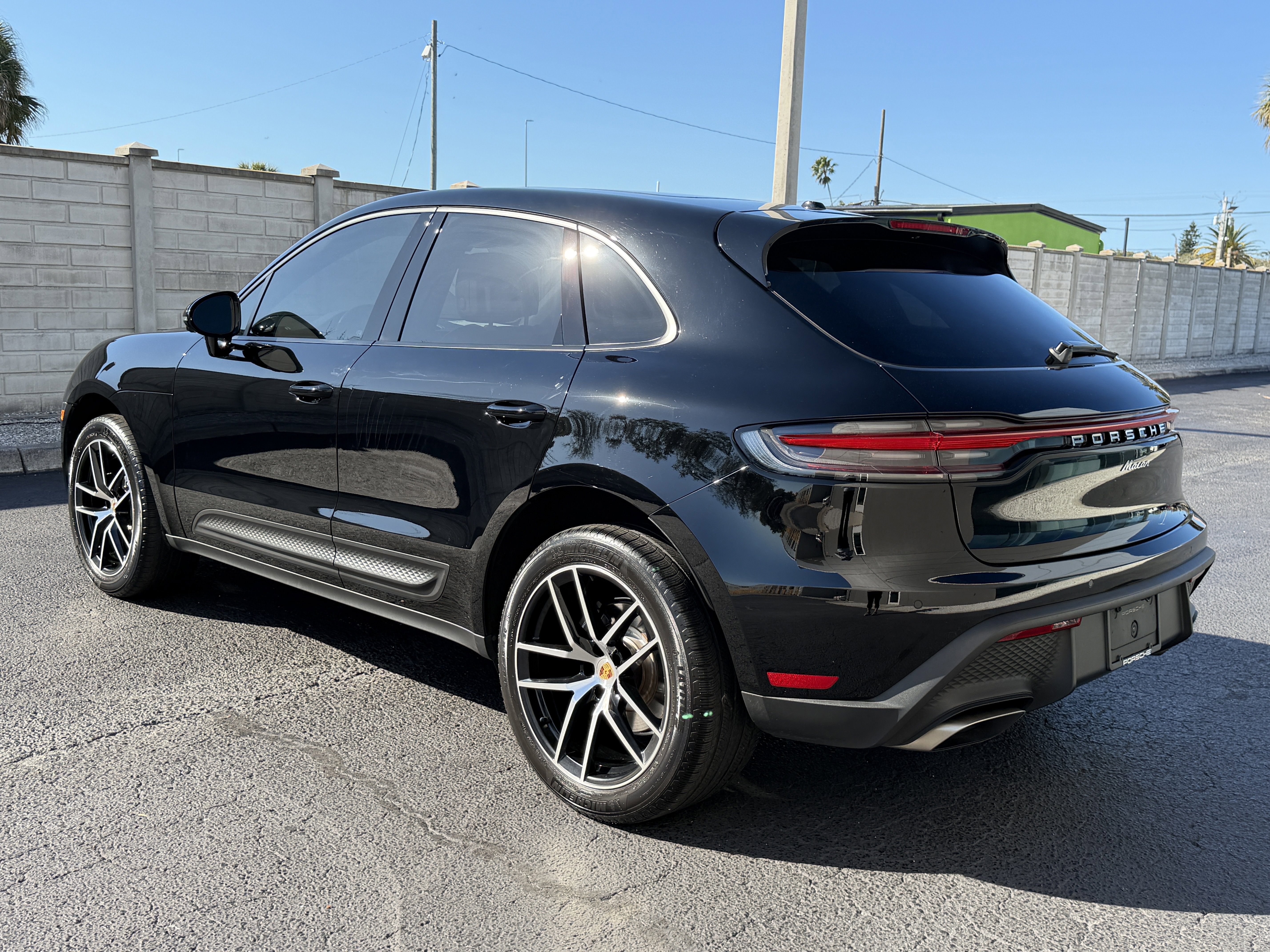 Certified 2022 Porsche Macan image 3