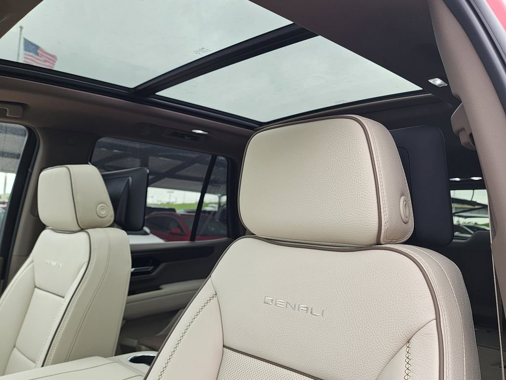 New 2026 GMC Yukon Denali w/ Denali Reserve Package AWD/4WD image 16