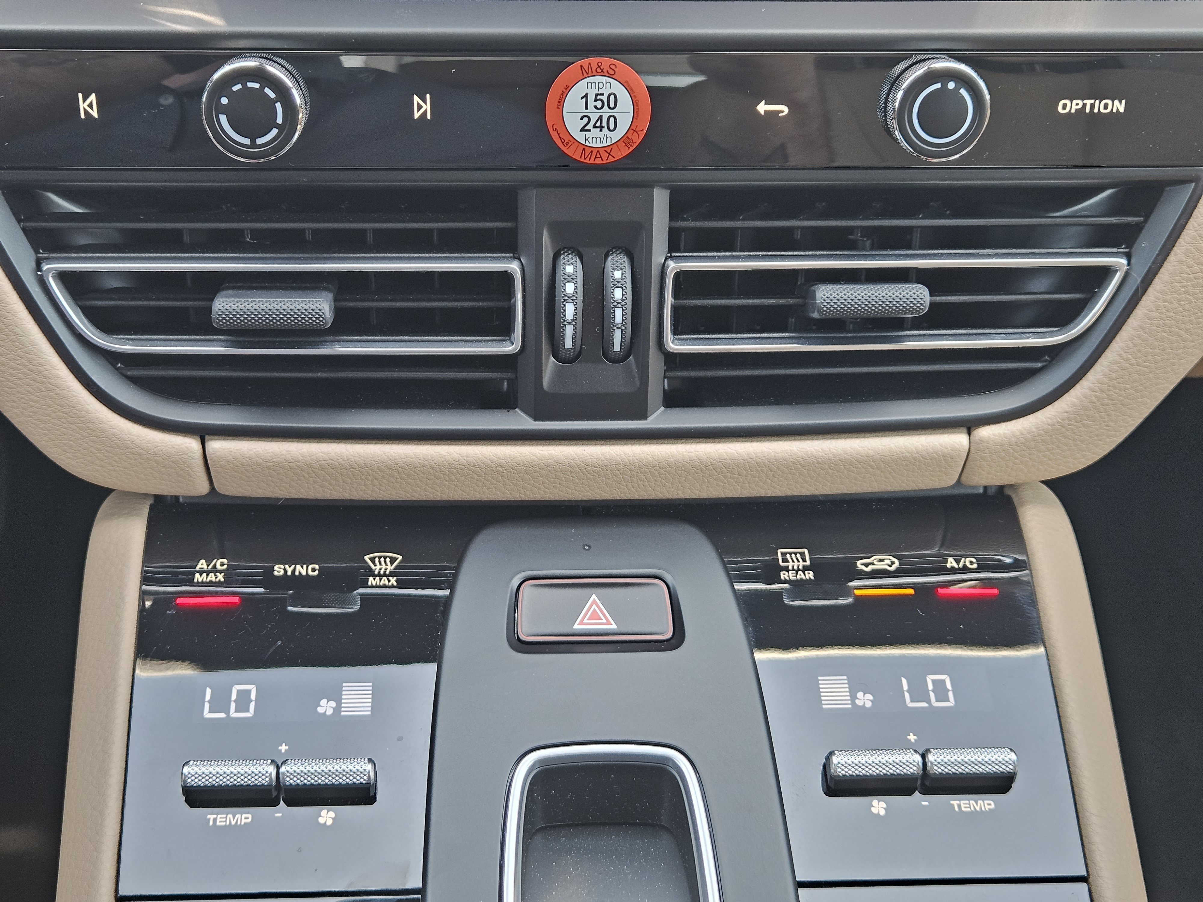 Certified 2026 Porsche Macan AWD/4WD image 19