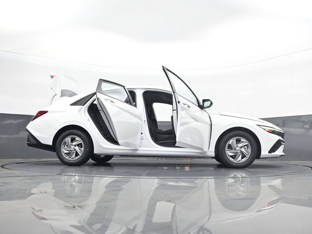 New 2026 Hyundai Elantra SE FWD image 33
