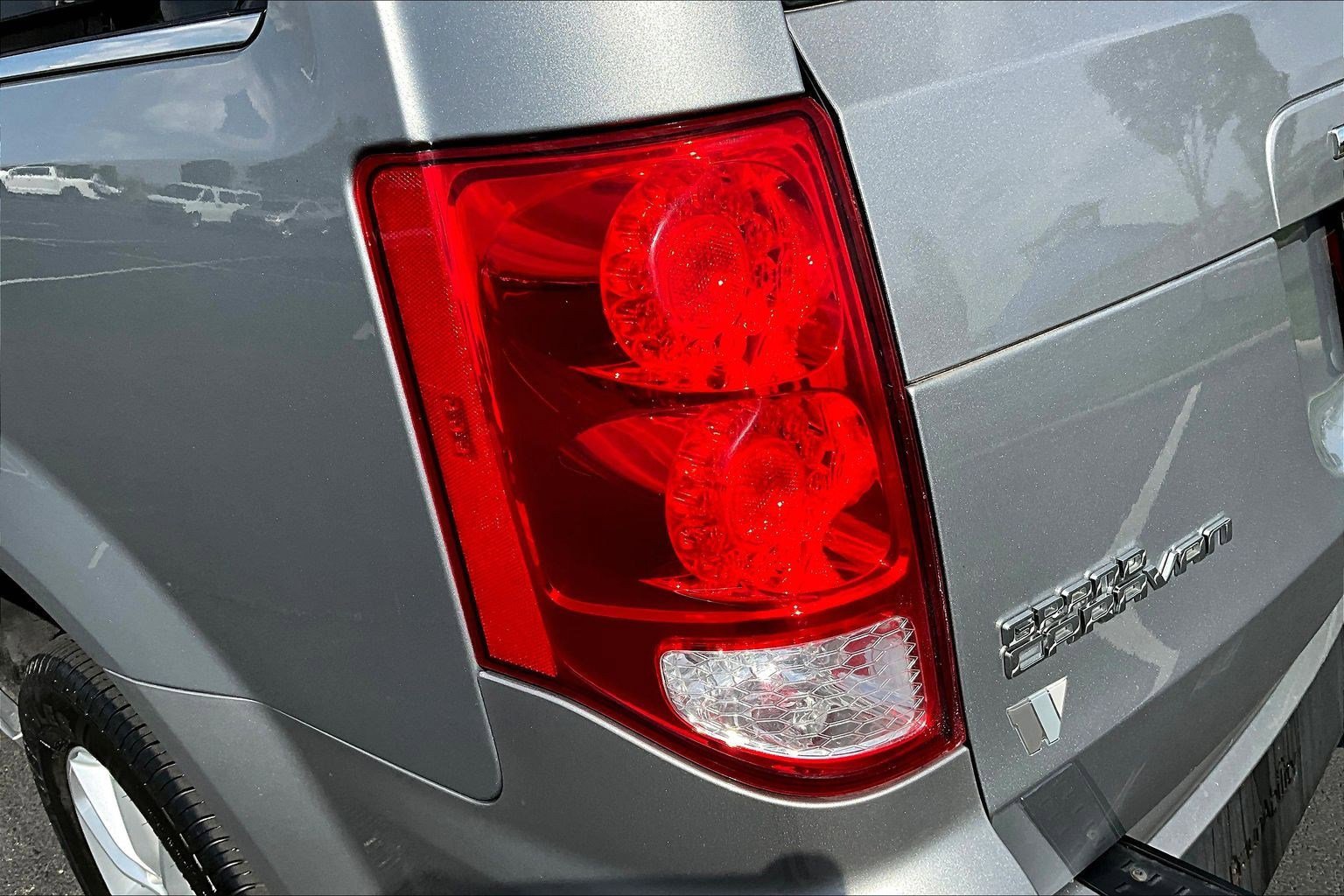 Used 2020 Dodge Grand Caravan SXT FWD image 23