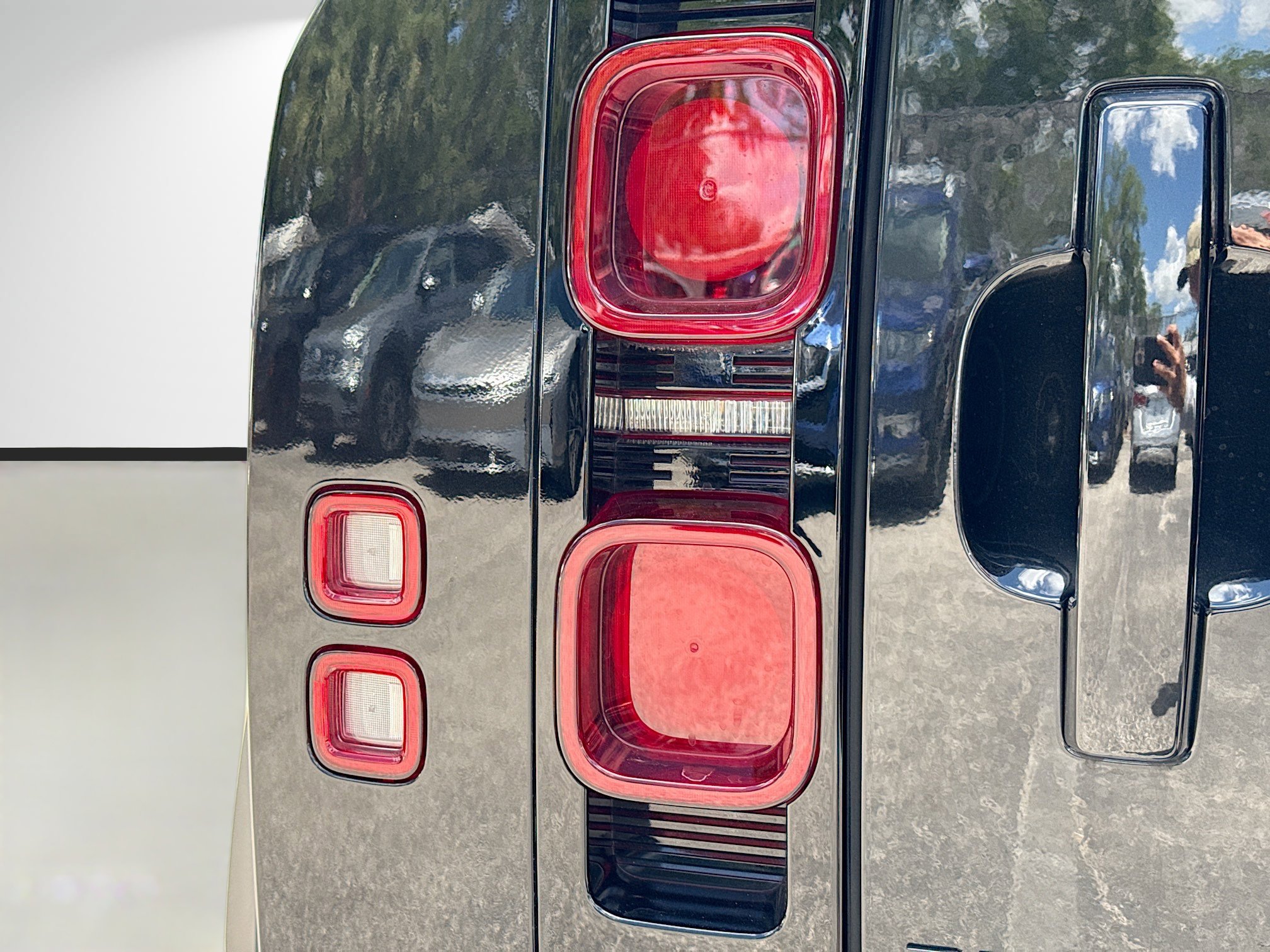 Certified 2025 Land Rover Defender 90 S AWD/4WD image 10