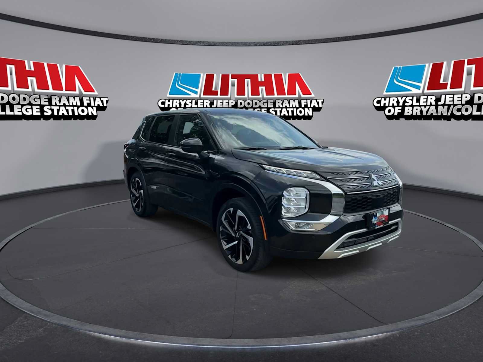Used 2024 Mitsubishi Outlander SE FWD image 2