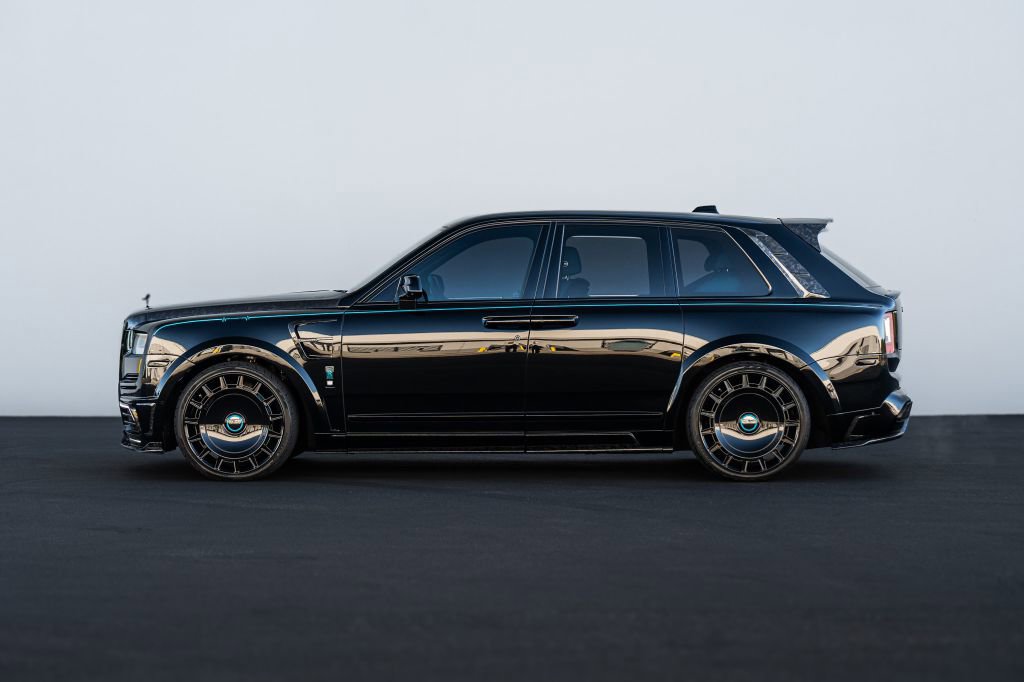 Used 2023 Rolls-Royce Cullinan Black Badge image 21