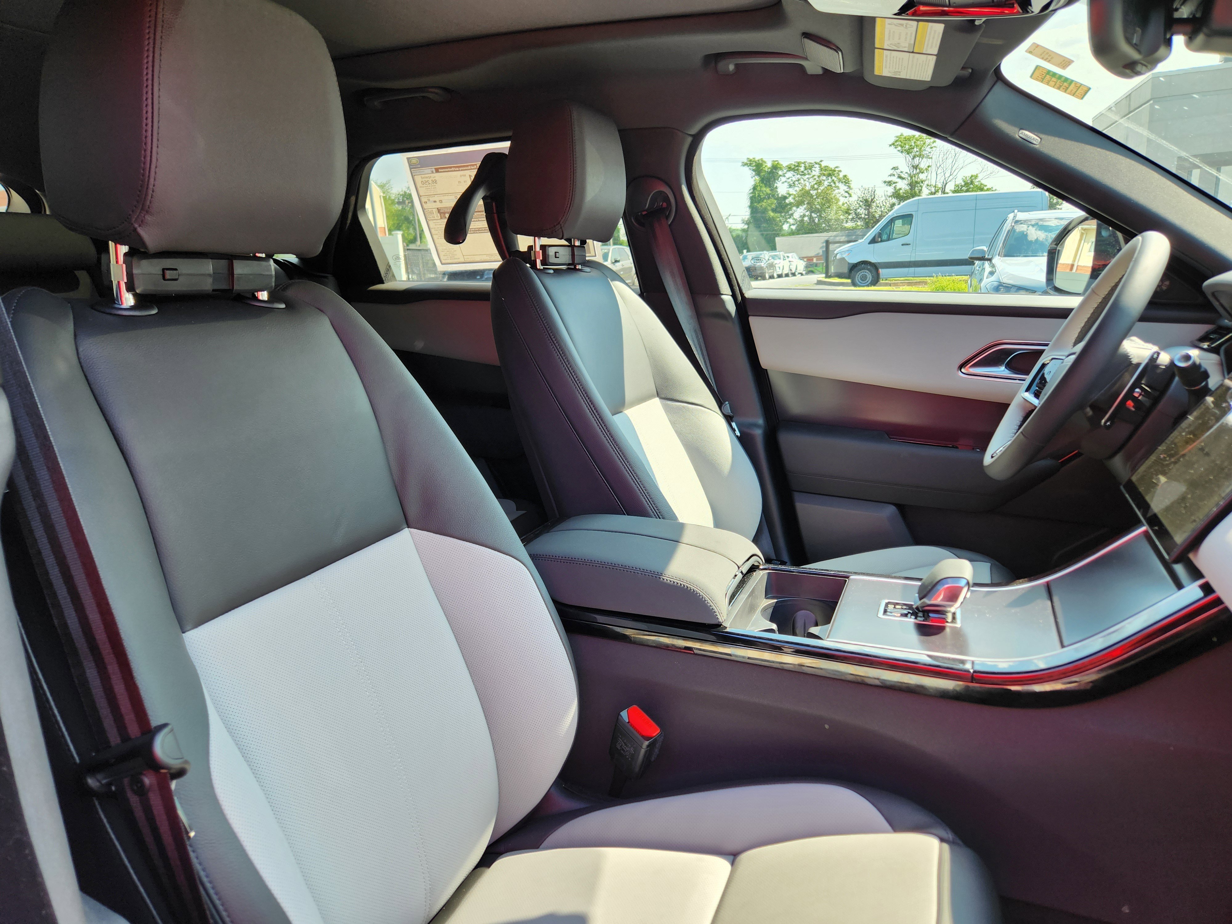 New 2026 Land Rover Range Rover Velar Dynamic SE image 10