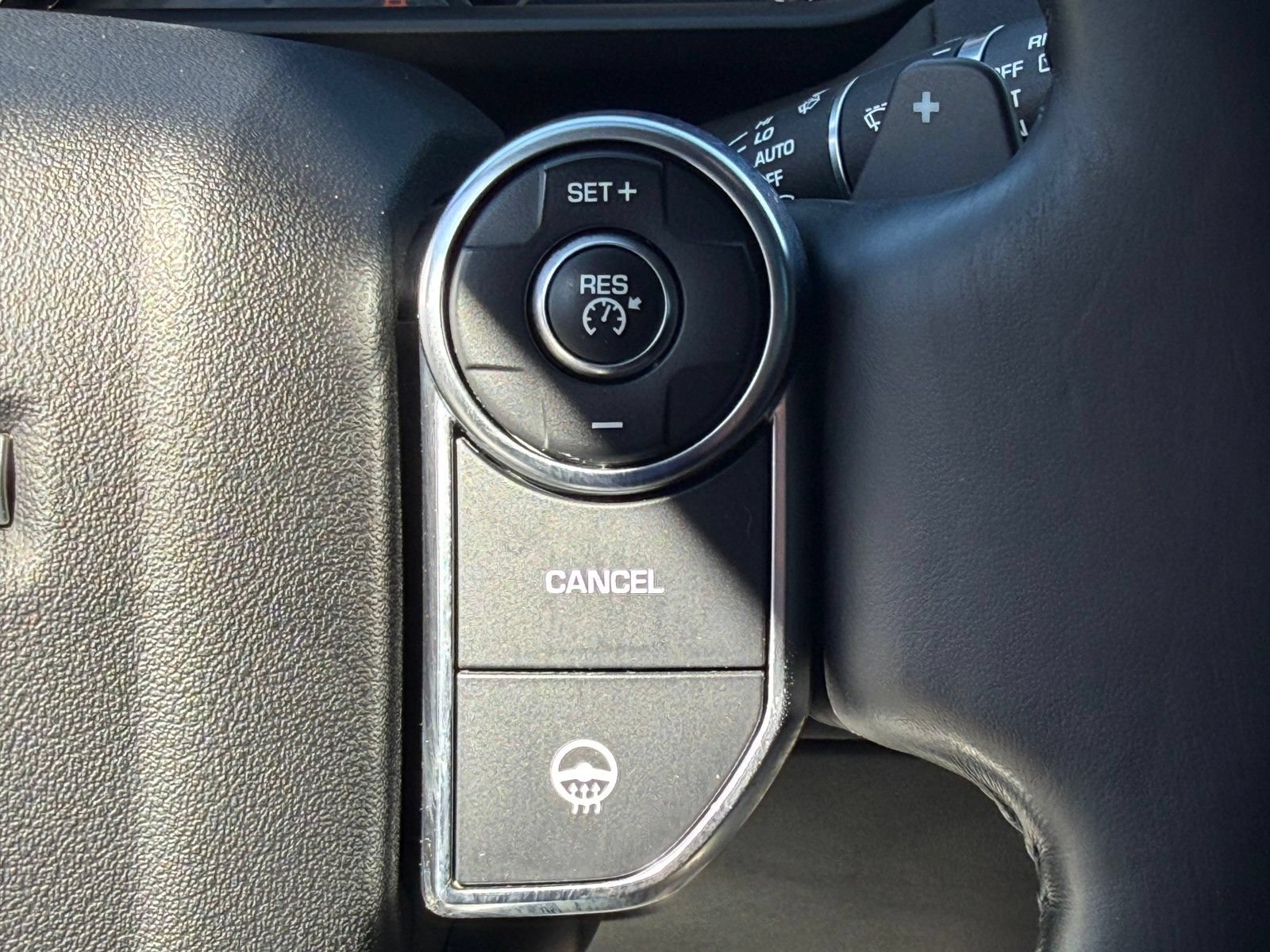 Used 2017 Land Rover Discovery HSE AWD/4WD image 12