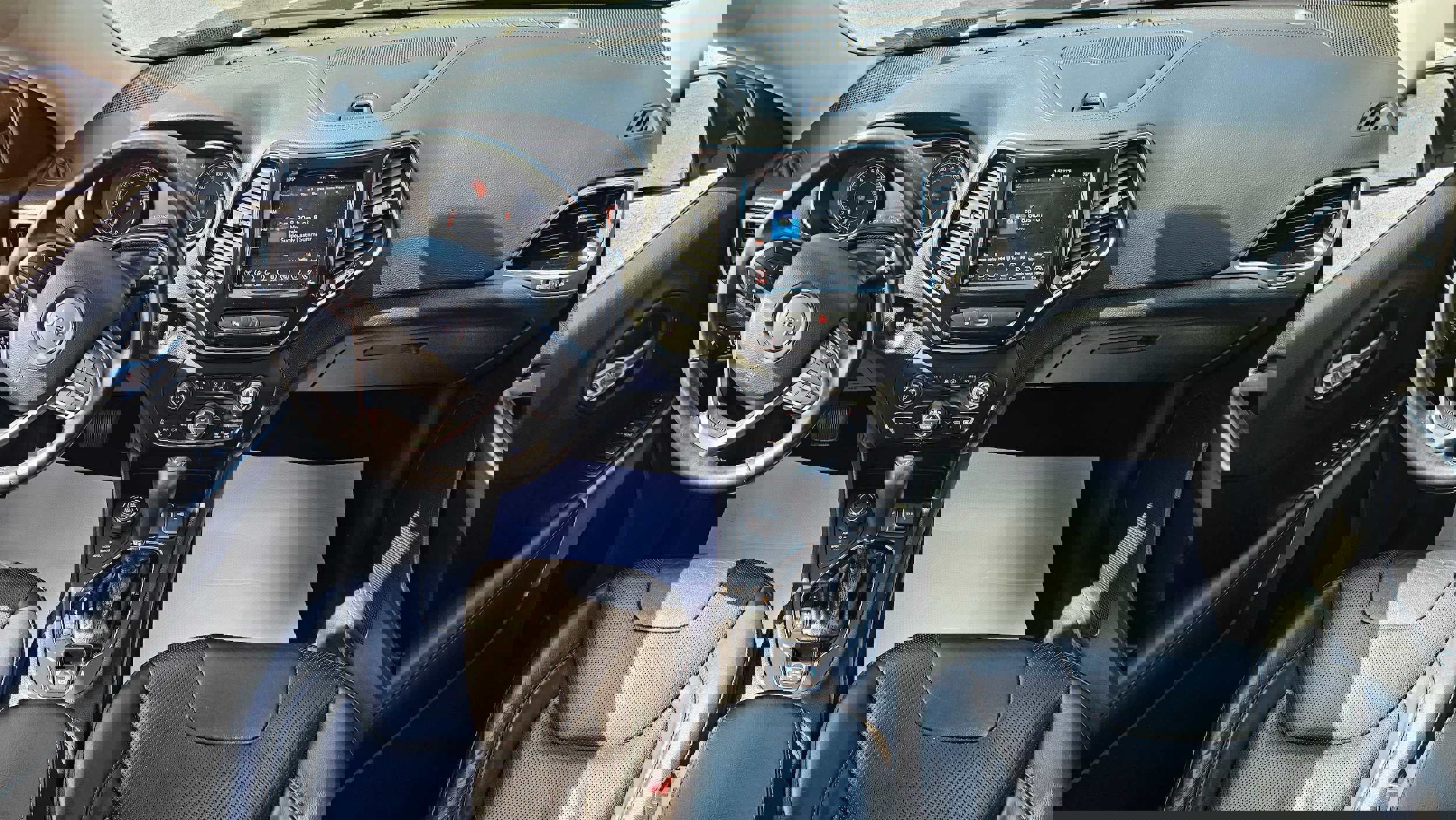 Used 2020 Jeep Cherokee Limited image 12