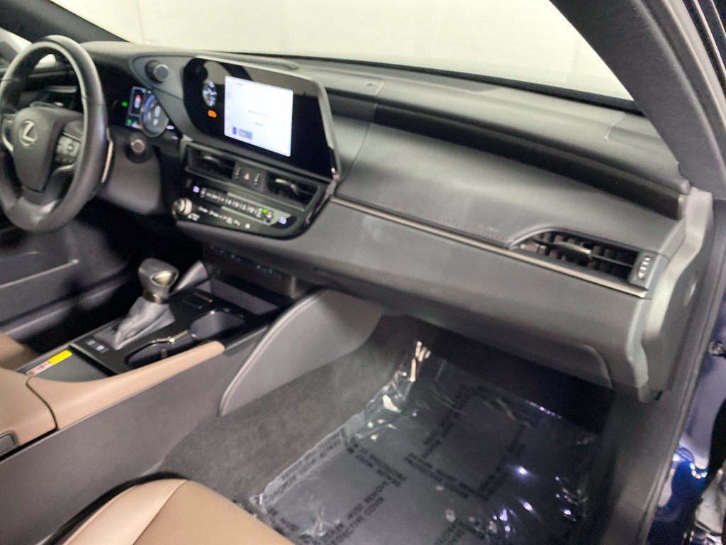 Certified 2025 Lexus ES 300h w/ Premium Package FWD image 33