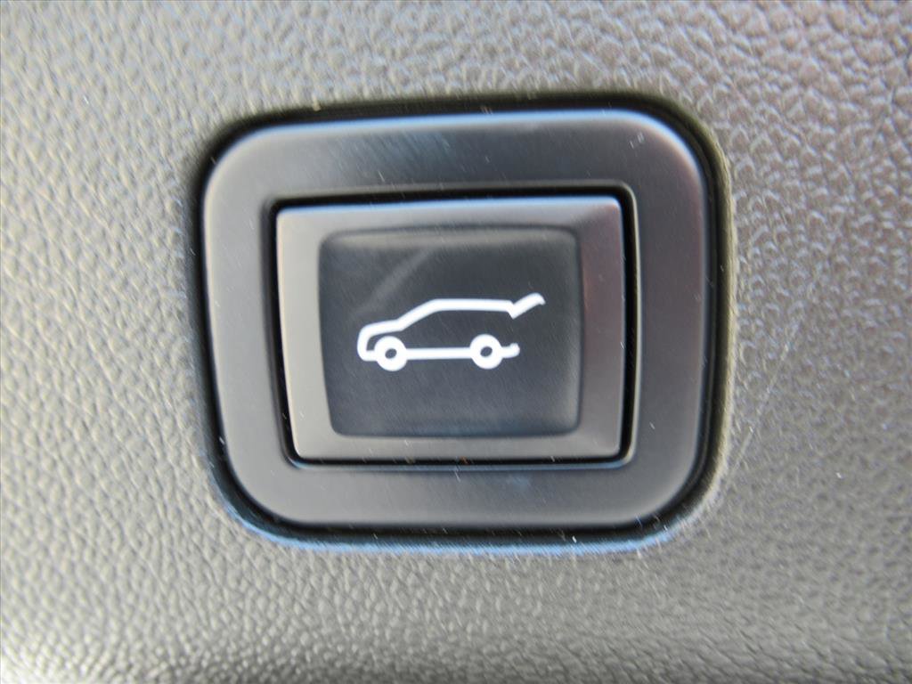 Used 2022 Chevrolet Tahoe RST w/ Luxury Package AWD/4WD image 32