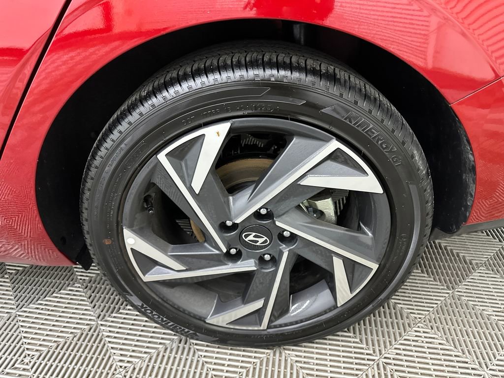 Used 2025 Hyundai Elantra SEL FWD image 18