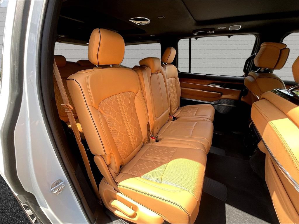 Used 2022 Jeep Grand Wagoneer Series III w/ Flexible Seating Group AWD/4WD image 21