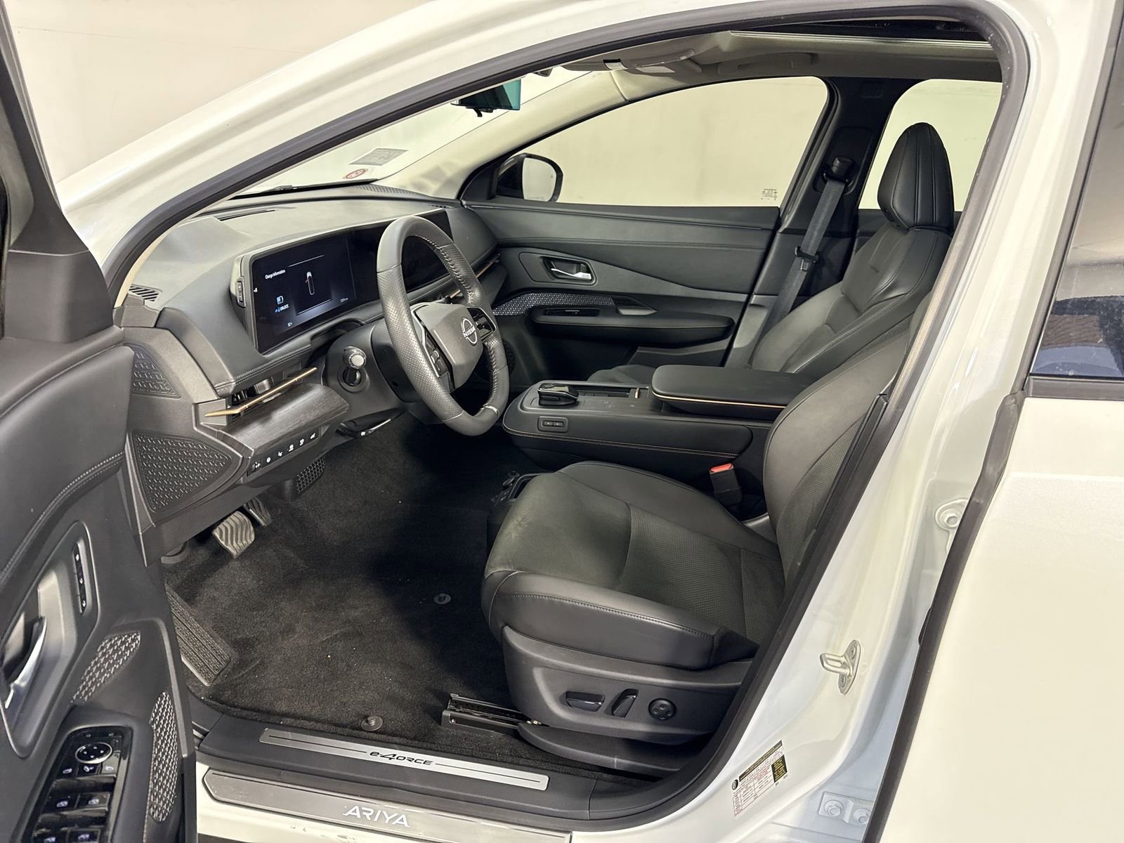 New 2025 Nissan Ariya AWD image 5