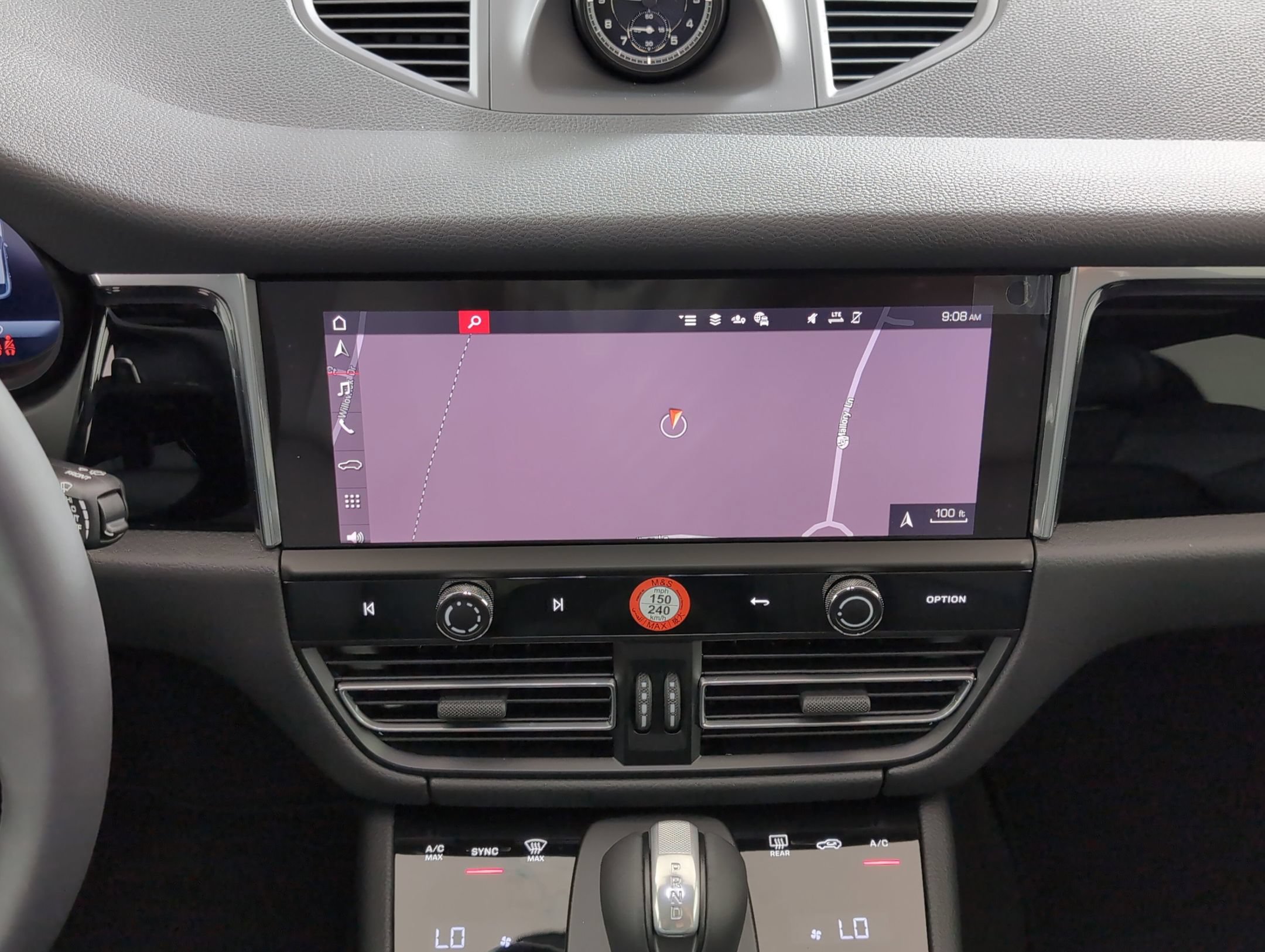 Certified 2025 Porsche Macan AWD/4WD image 22