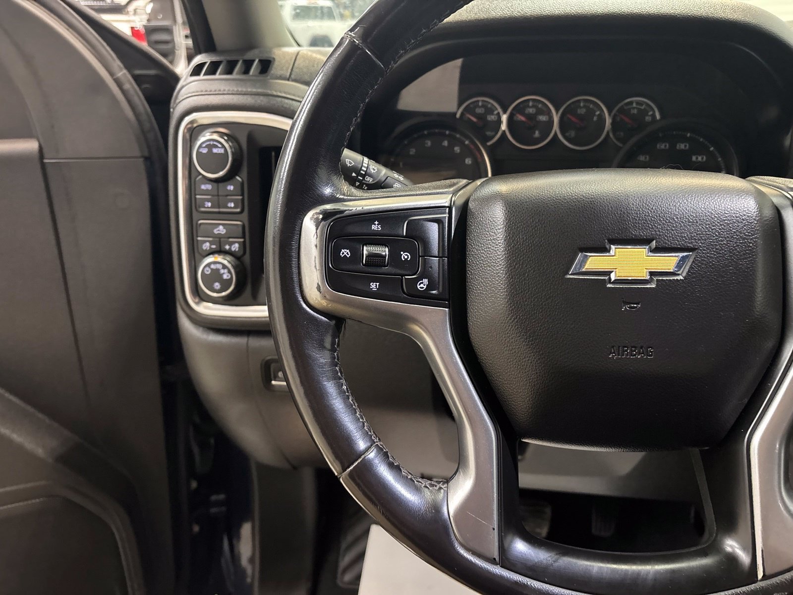 Used 2020 Chevrolet Silverado 1500 LT w/ All-Star Edition AWD/4WD image 14