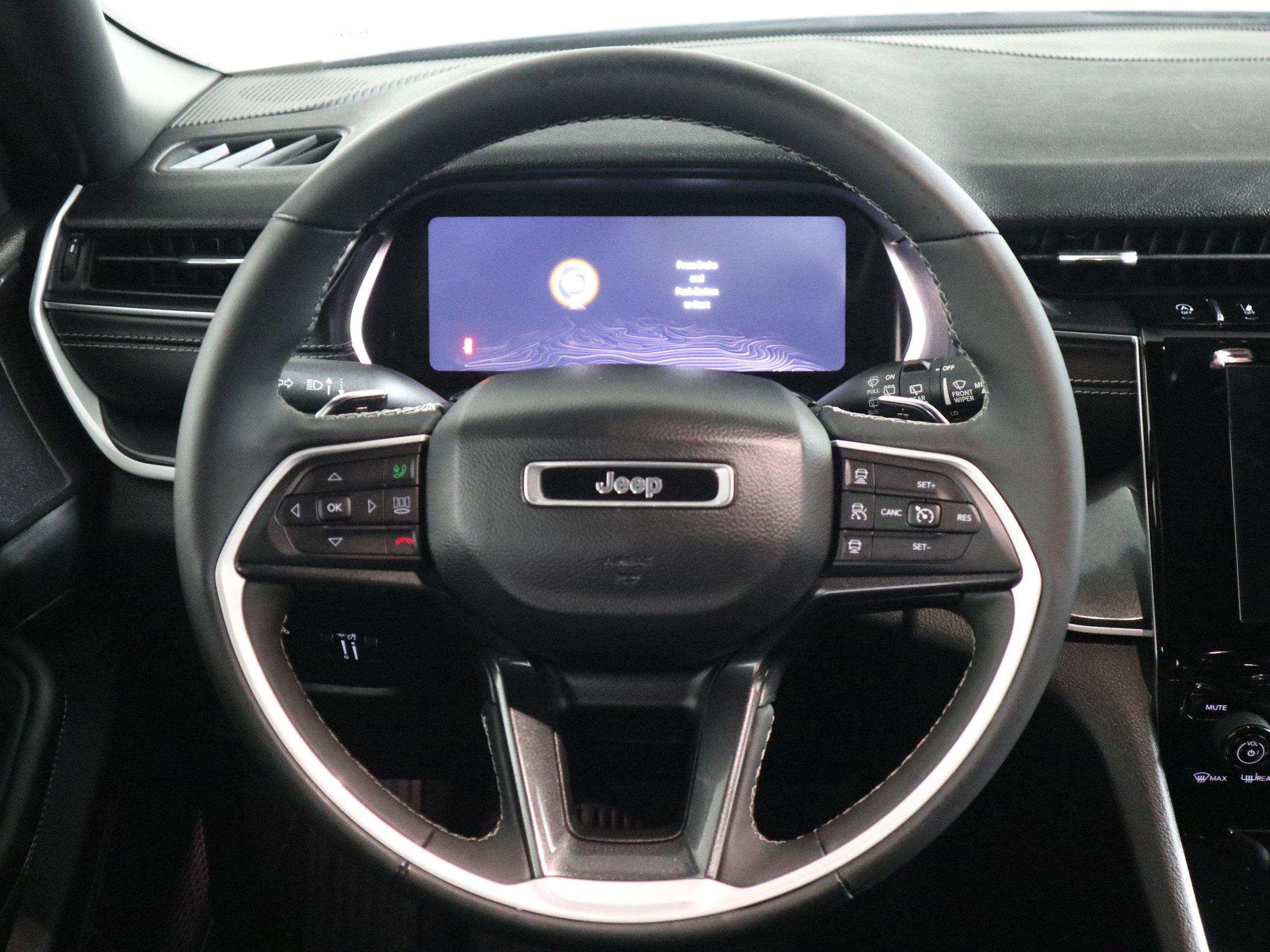 Used 2023 Jeep Grand Cherokee L Laredo AWD/4WD image 16