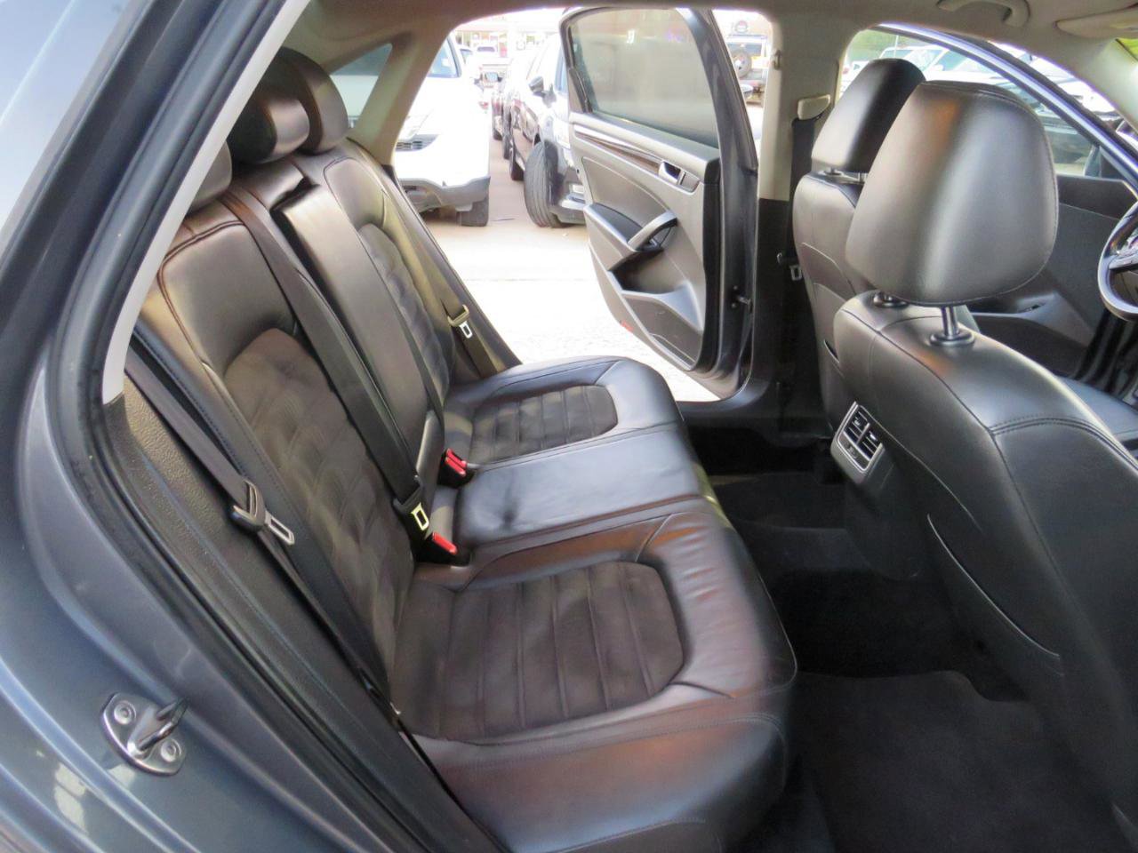 Used 2014 Volkswagen Passat TDI SEL Premium FWD image 32