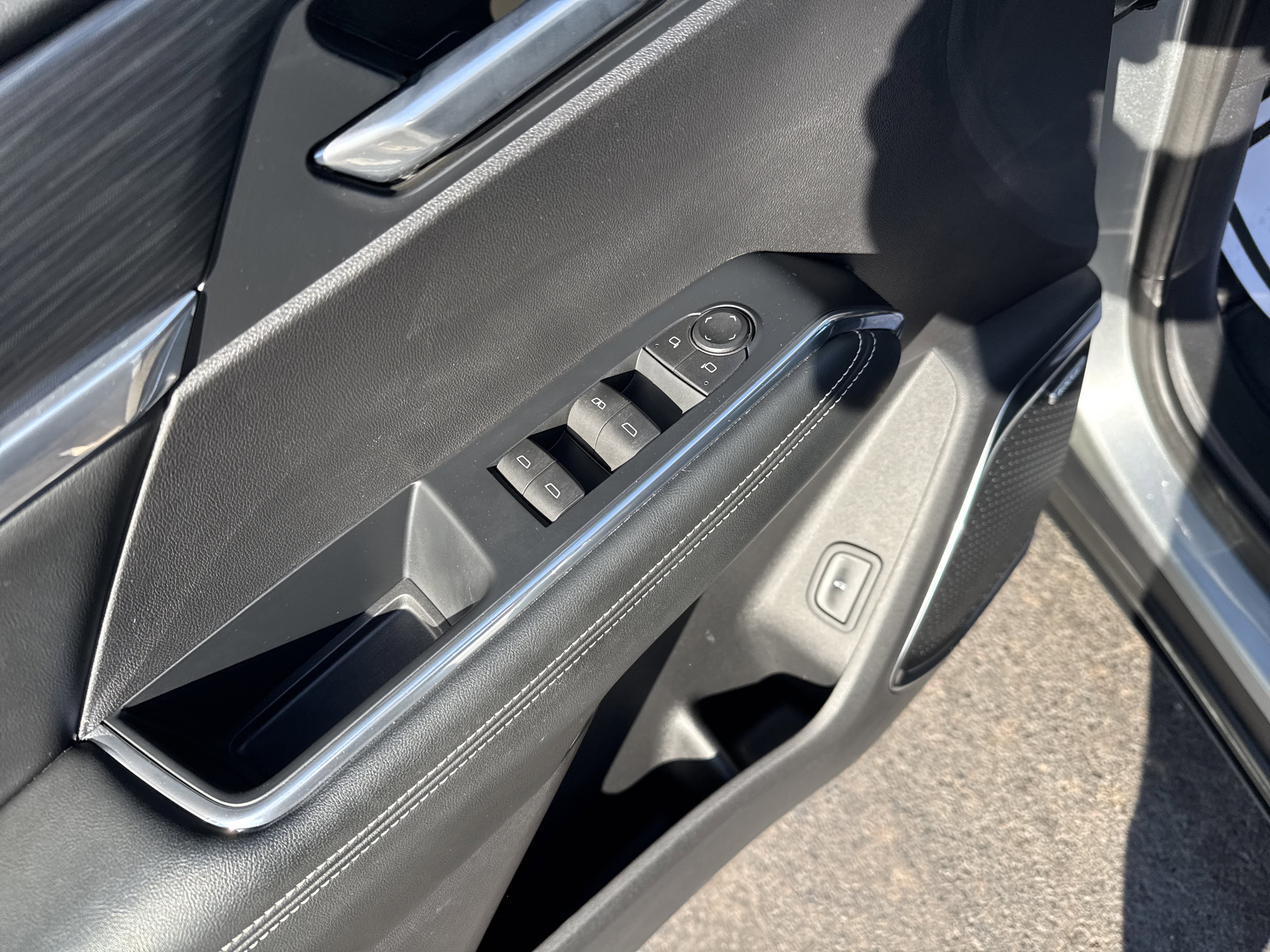 Used 2024 GMC Acadia Elevation w/ LPO, Floor Liner Package image 17