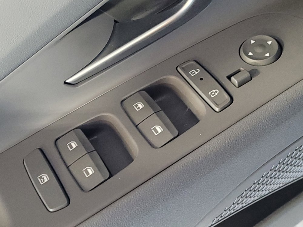 Used 2025 Hyundai Elantra SE image 27