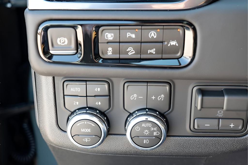 New 2026 GMC Yukon XL AT4 Ultimate w/ LPO, Floor Liner Package image 18