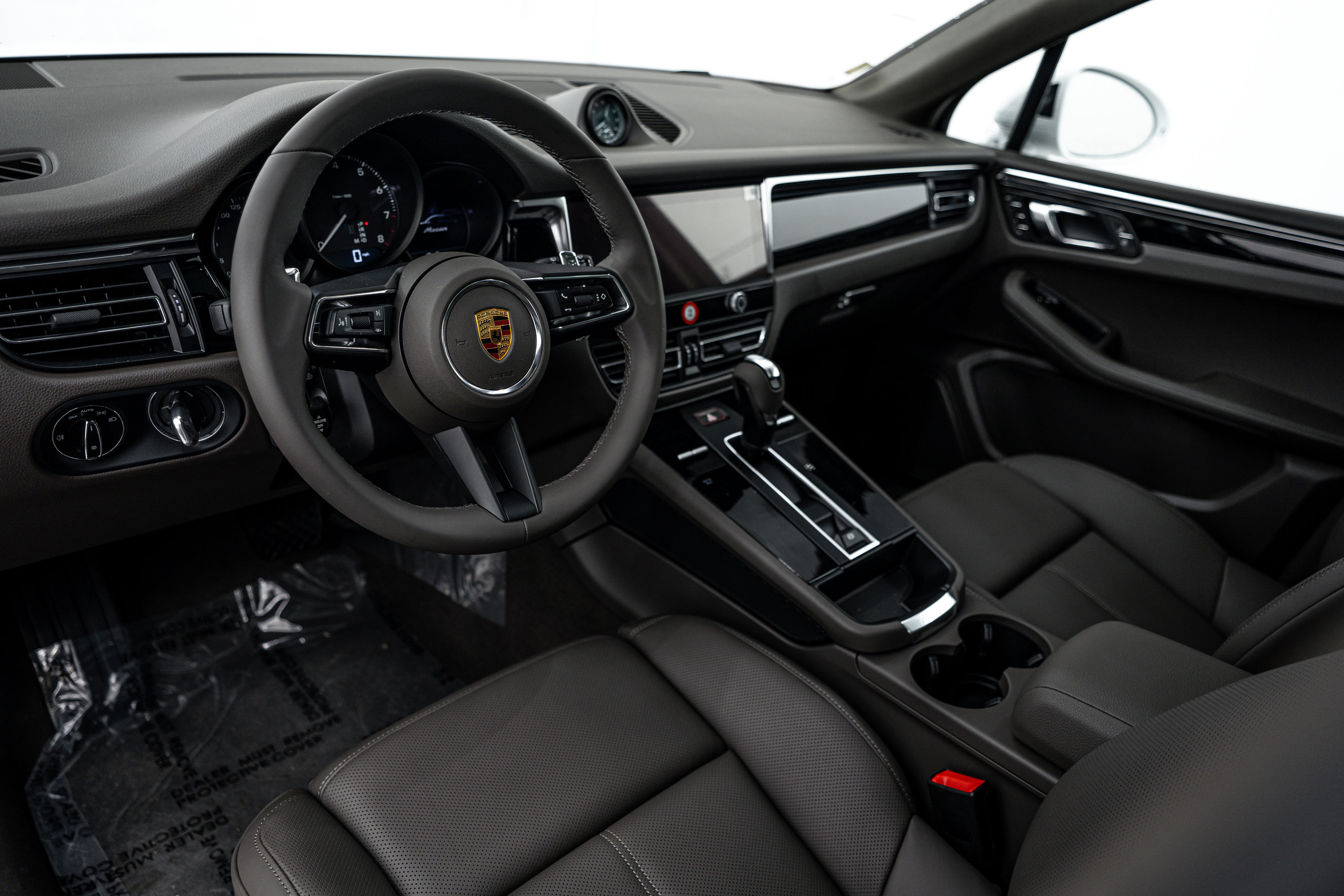 New 2026 Porsche Macan AWD/4WD image 4