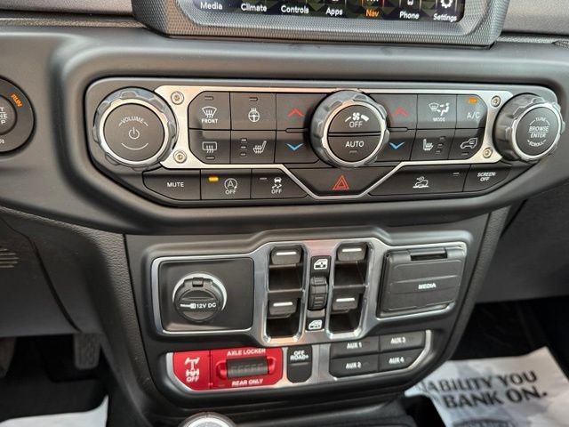 Used 2023 Jeep Gladiator Mojave w/ Cold Weather Group AWD/4WD image 22