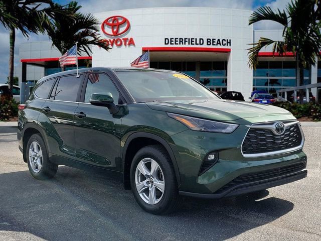 Used 2023 Toyota Highlander LE AWD/4WD image 1