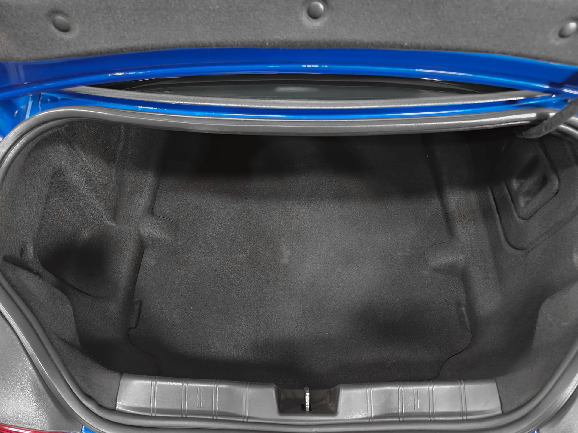 Used 2022 Chevrolet Camaro LT RWD image 12