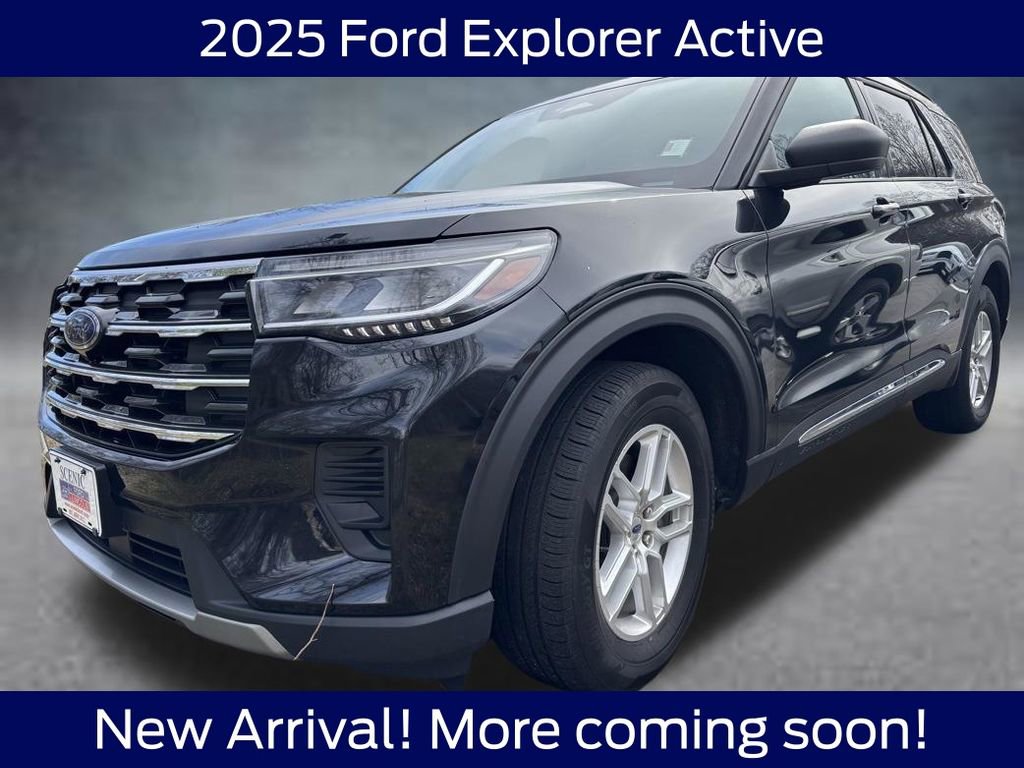 Used 2025 Ford Explorer Active image 2