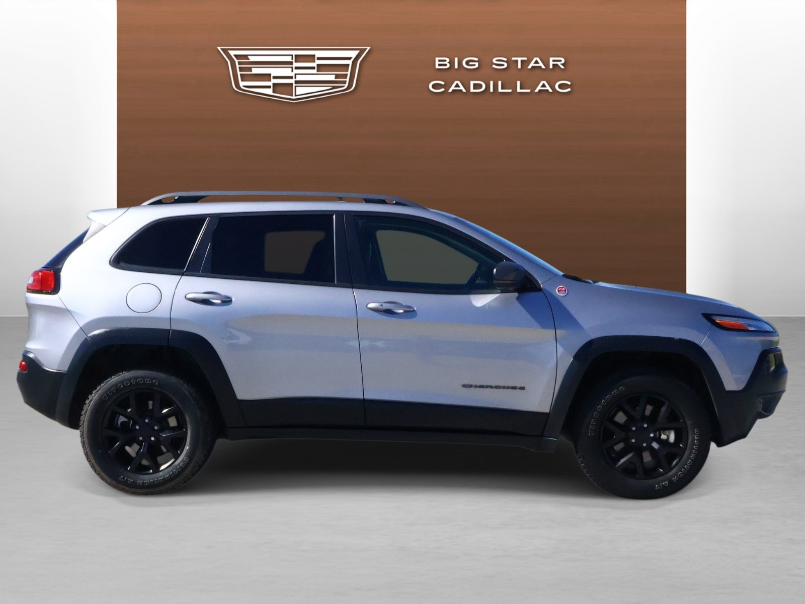 Used 2017 Jeep Cherokee Trailhawk AWD/4WD image 6