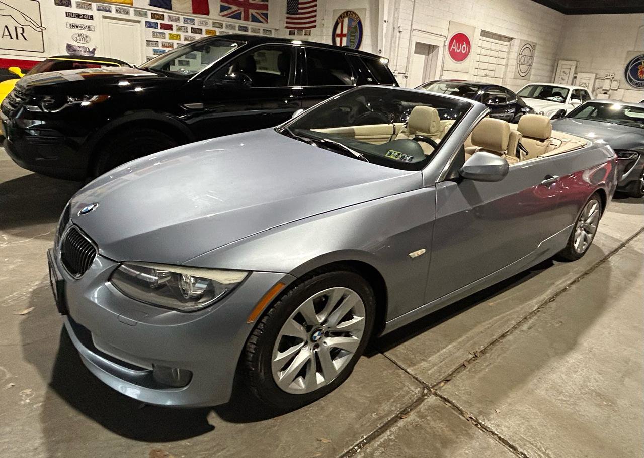 Used 2011 BMW 328i Convertible image 2