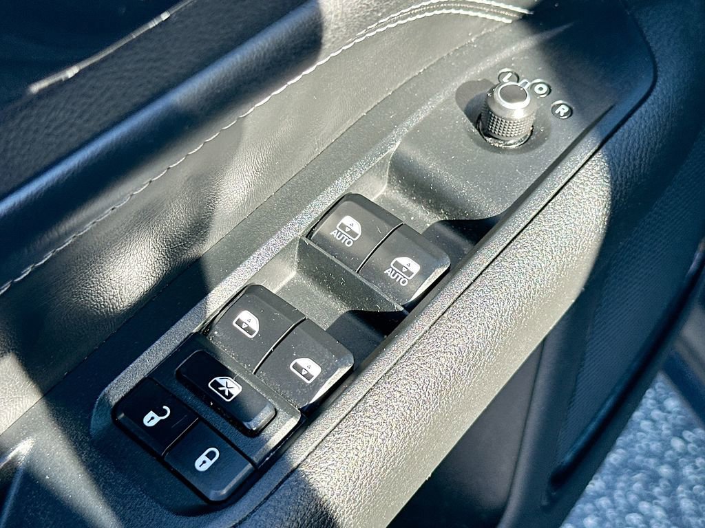 Used 2023 Jeep Compass Latitude image 18