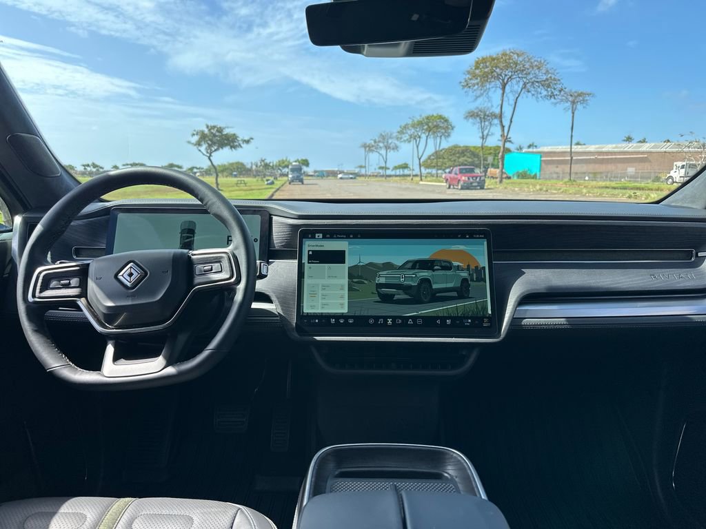 Used 2025 Rivian R1T Adventure image 13