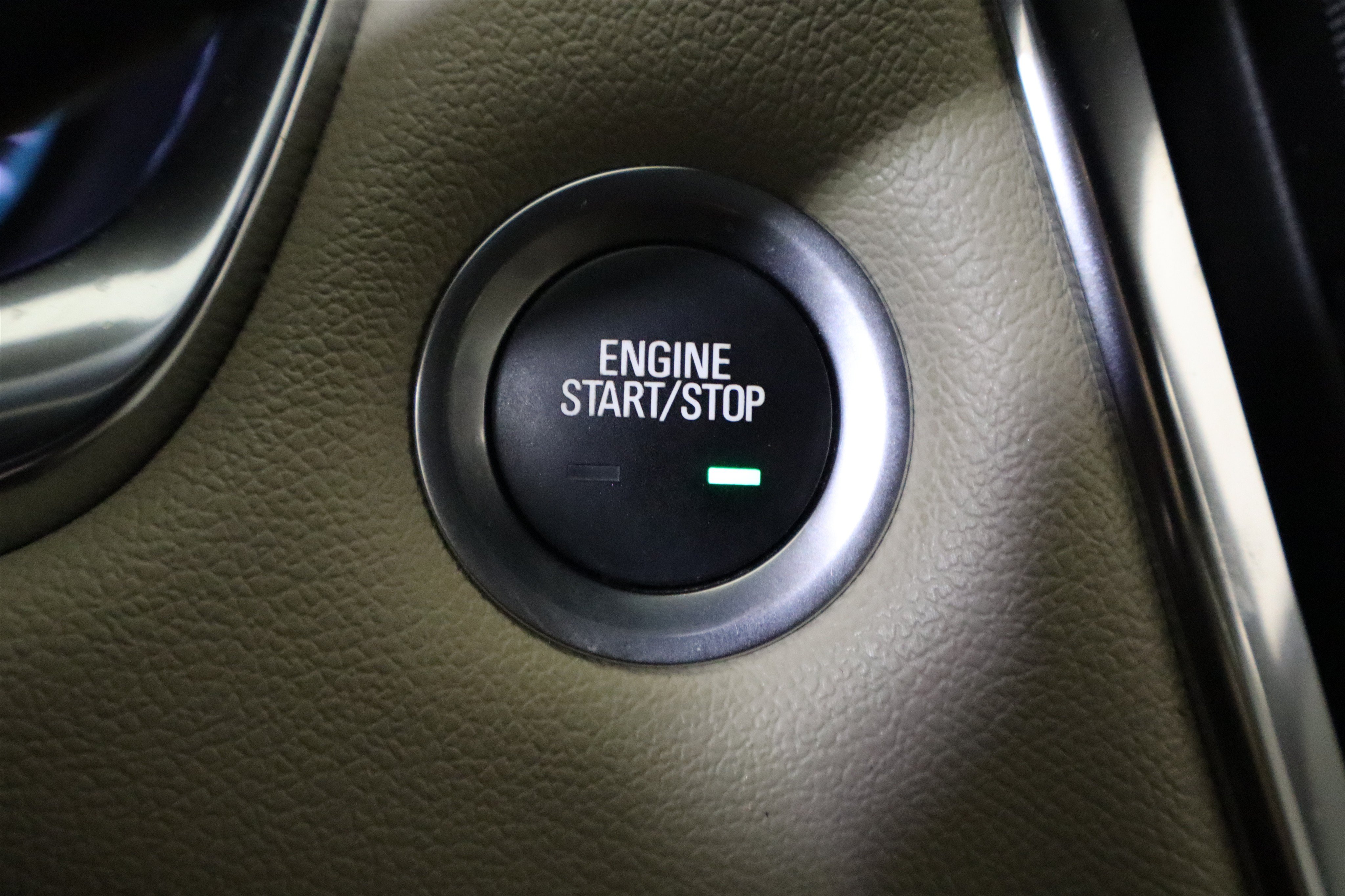 Used 2023 Chevrolet Traverse LS FWD image 32