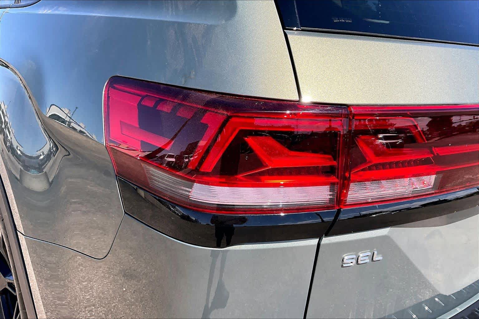 Used 2024 Volkswagen Atlas Peak Edition SEL AWD/4WD image 29