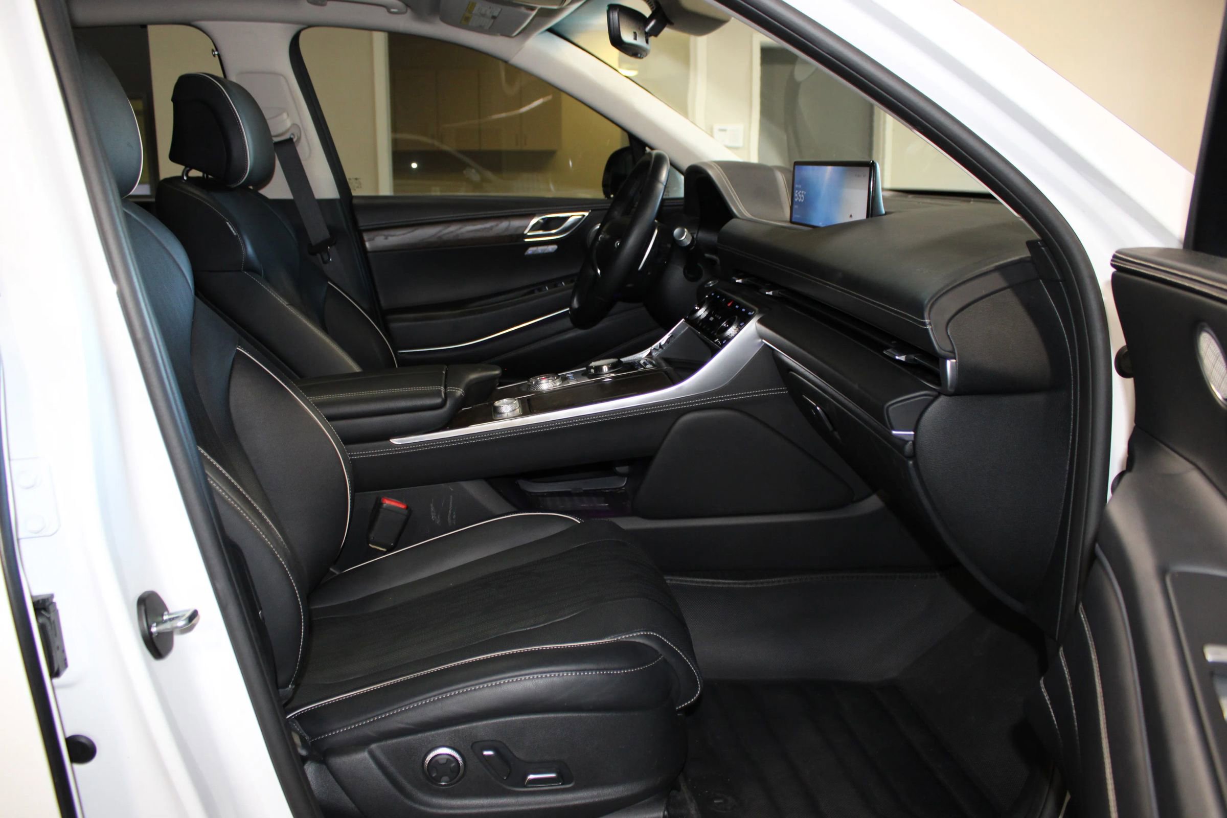 Used 2023 Genesis GV80 2.5T w/ Advanced Package AWD/4WD image 42