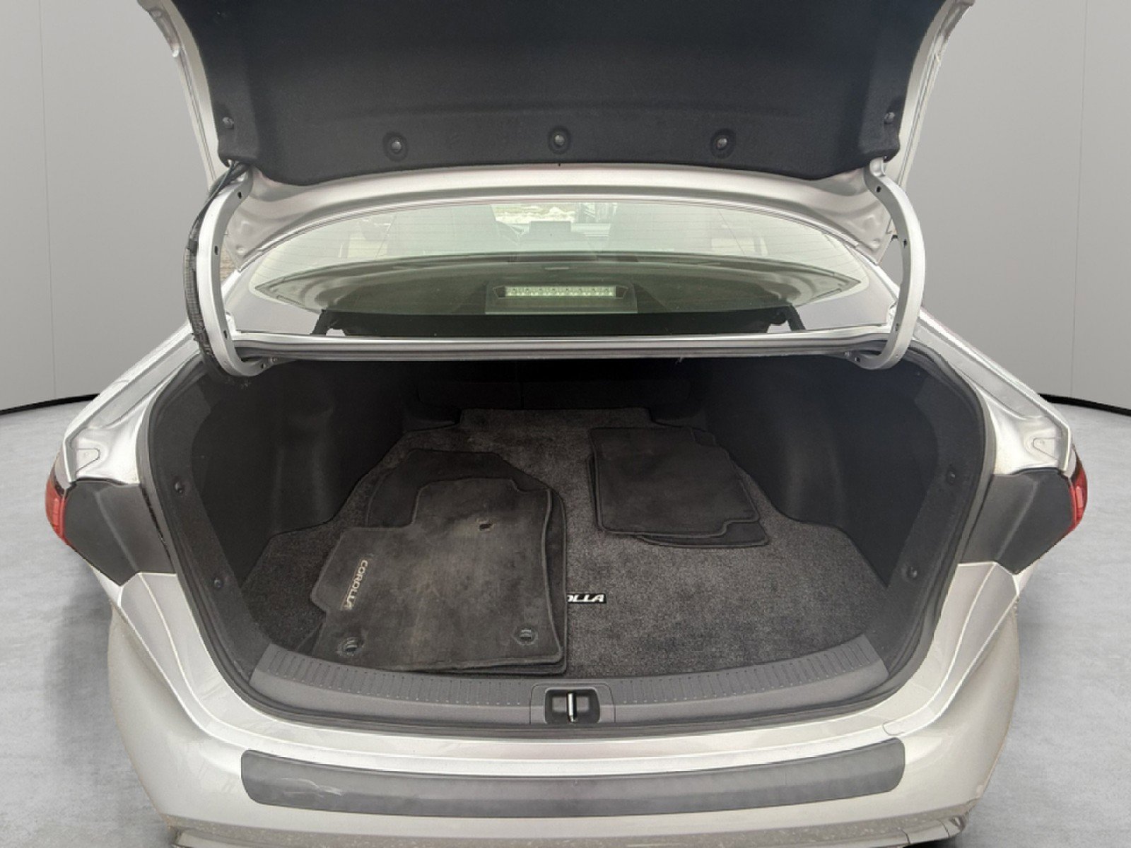 Used 2022 Toyota Corolla XSE w/ Carpet Mat Package (TMS) image 12